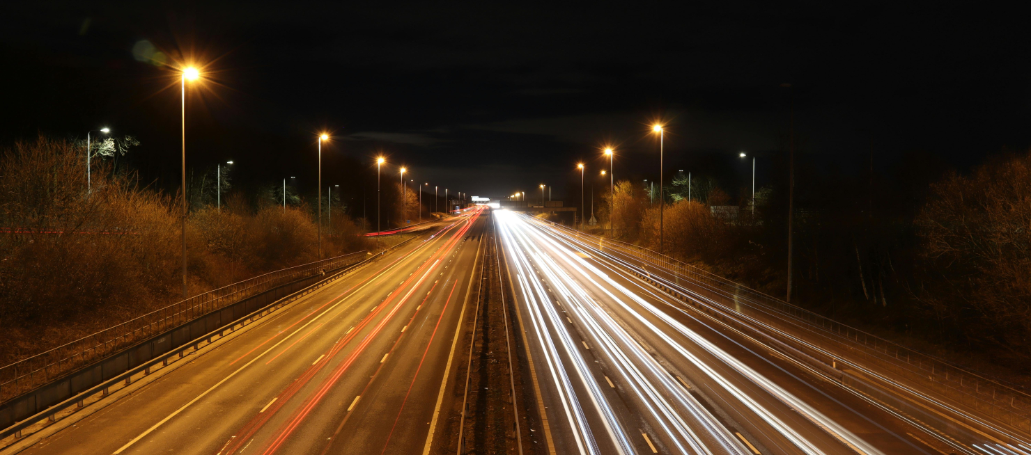 autosnelweg donker